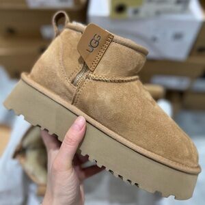 NWT UGG Classic Mini Bailey Zip Boots